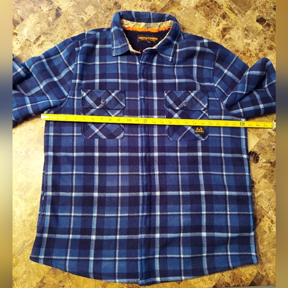 Realtree XL lined jacket with pockets, EUC - Picture 2 of 7